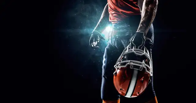 Football Injury|Football Head Injury|Football Tackle|Football Concussion|Football Helmet