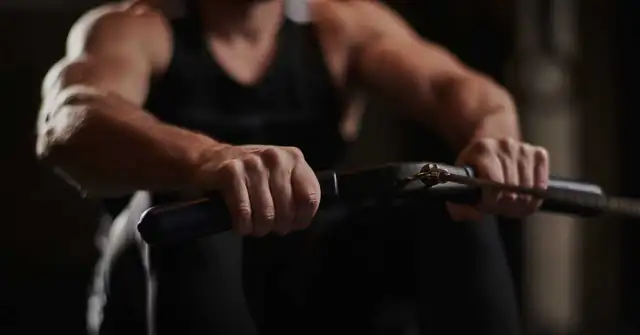 Rowing Machine Workout|Training schedule chart for four weeks detailing workout intervals. Each week lists reps