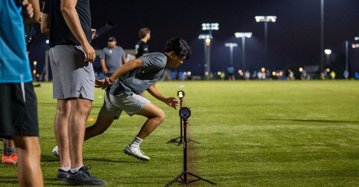 Athlete performs 180 degree cut test for change of direction