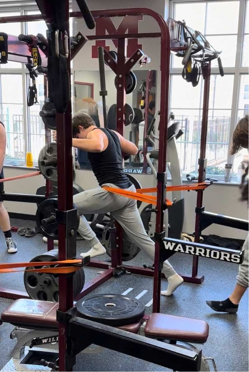 Yuri Exercise Weight Room