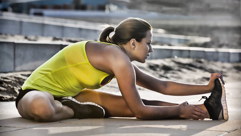 Female Athlete Stretches Hamstrings|Physiotherapist Stretches Female Athlete